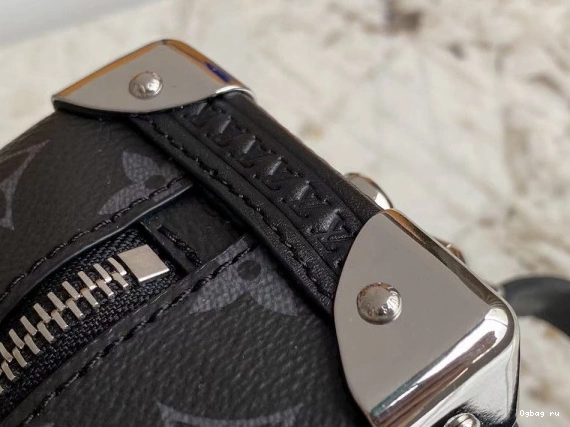 TRUNK SIDE MM VUITTON LOUIS 0825